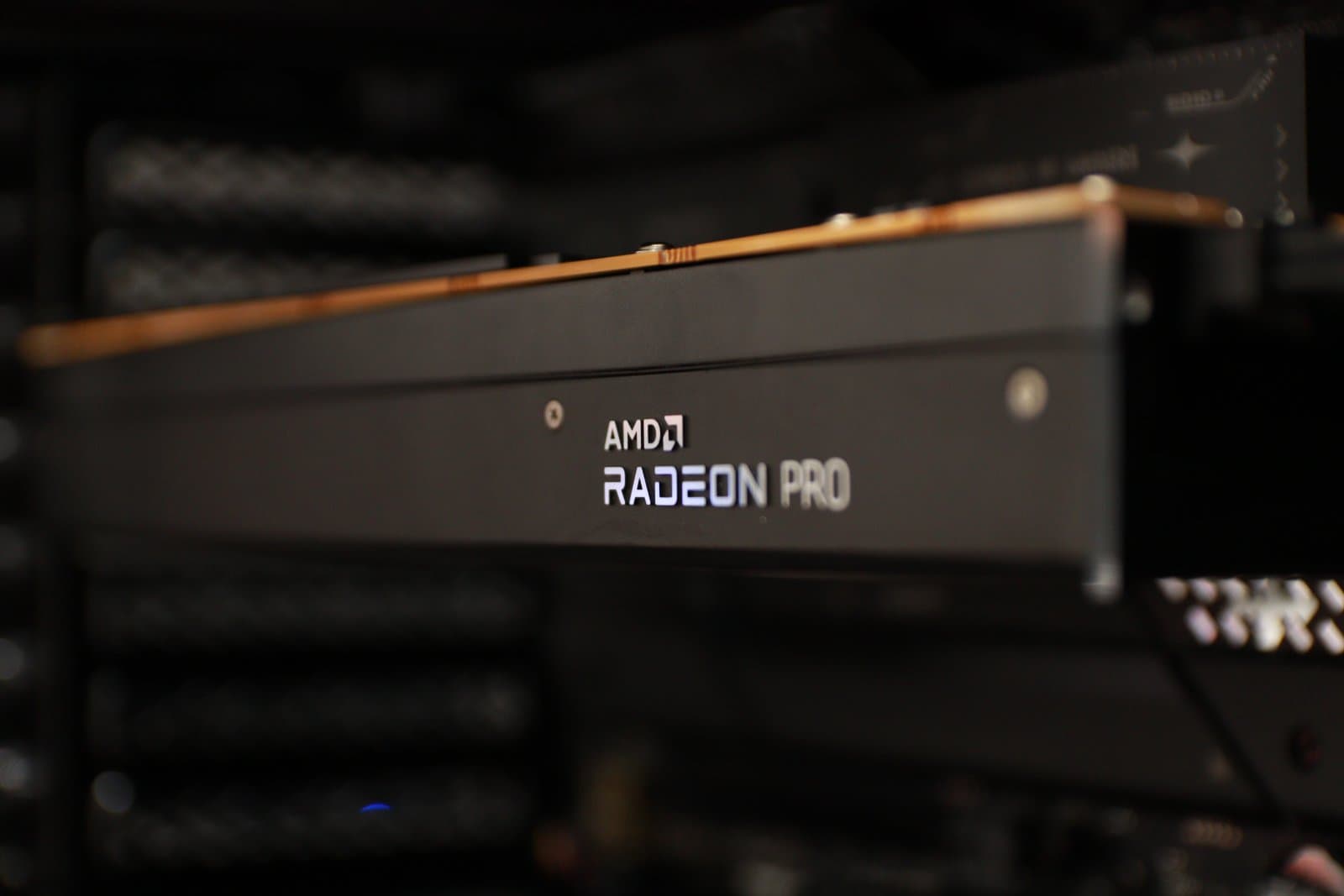 AMD Radeon Pro GPU mit Kupfer-Heatpipes.